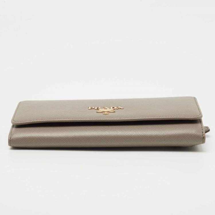 Pre Owned Prada Beige Saffiano Lux Leather Flap Continental Wallet
