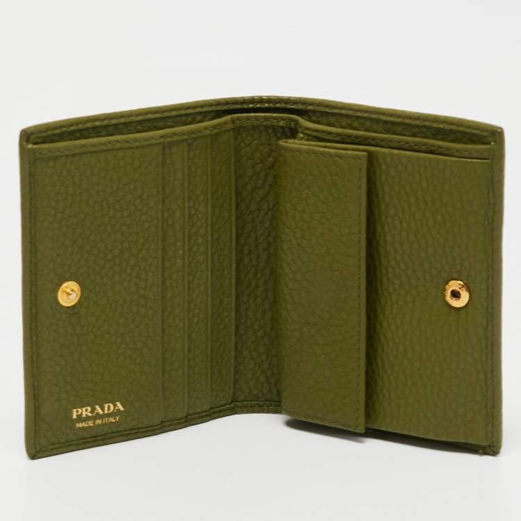 Pre Owned Prada Green Daino Leather Bifold Card Case