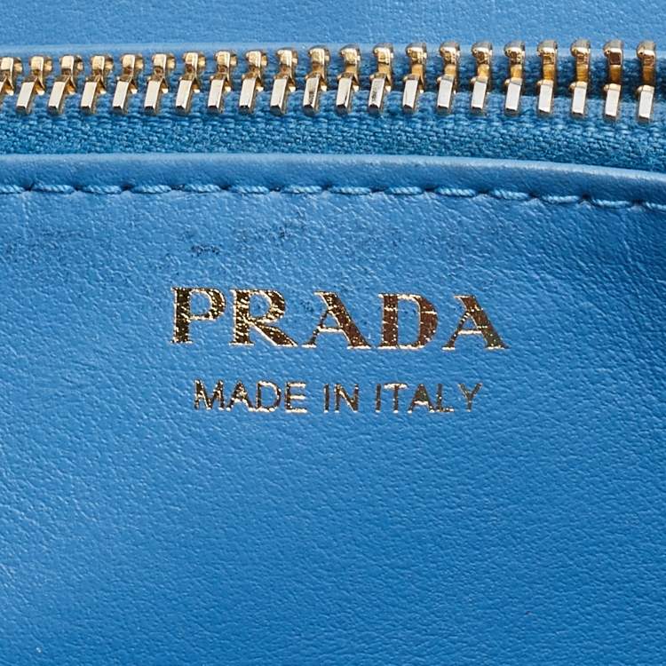 مملوكة مسبقًا Prada Grey Daino Leather Zip Around Wallet