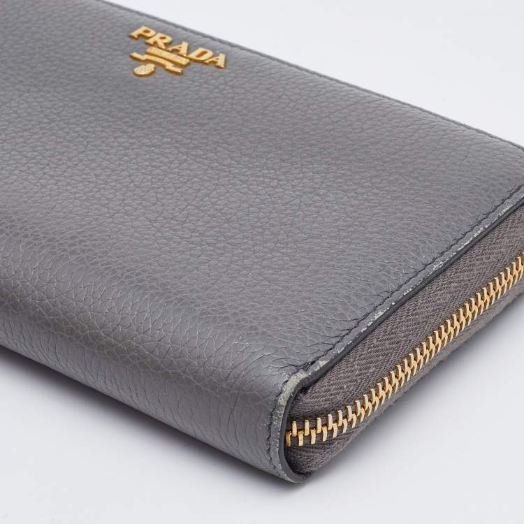 مملوكة مسبقًا Prada Grey Daino Leather Zip Around Wallet