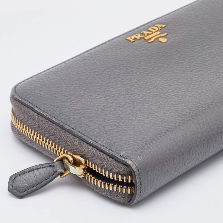 مملوكة مسبقًا Prada Grey Daino Leather Zip Around Wallet