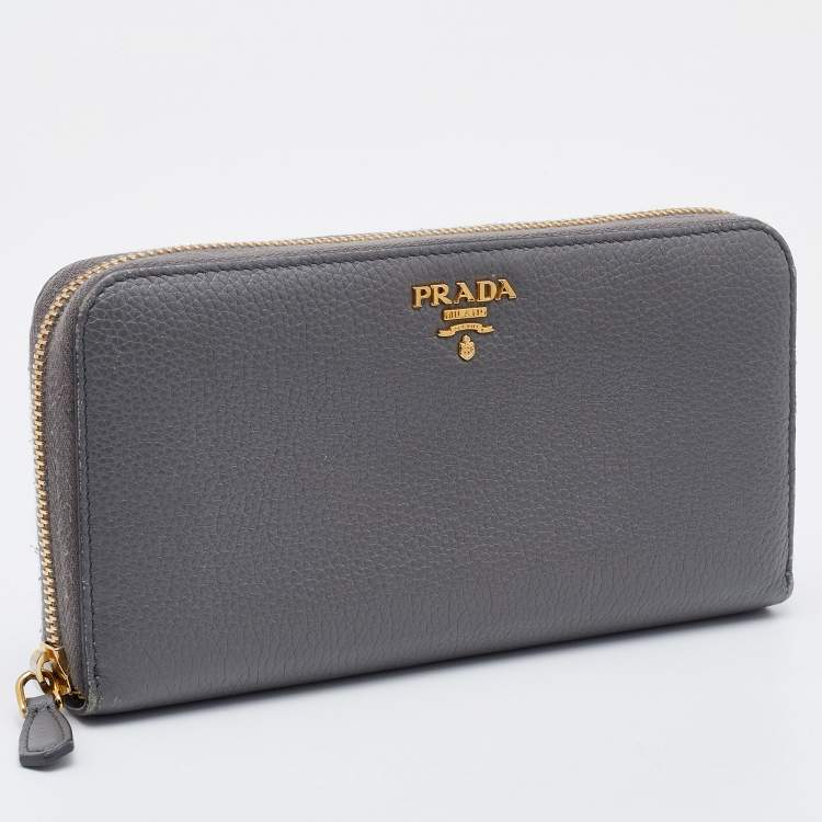 مملوكة مسبقًا Prada Grey Daino Leather Zip Around Wallet