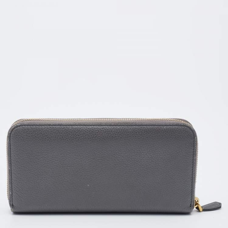 مملوكة مسبقًا Prada Grey Daino Leather Zip Around Wallet