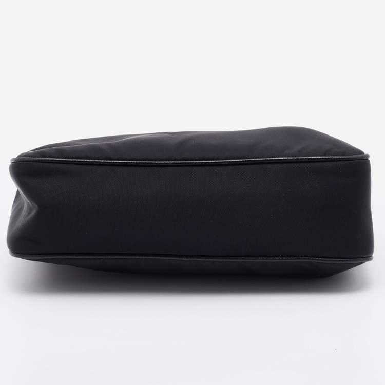 Pre Owned Prada Black Nylon and Leather Re-Edition 2005 Shoulder Bag