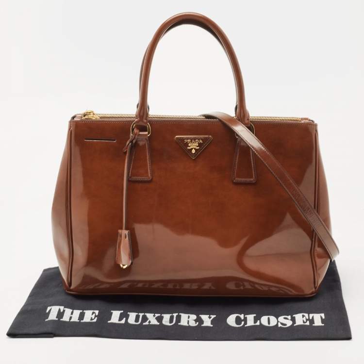 Pre Owned Prada Brown Marble Effect Patent Leather Medium Double Zip Tote