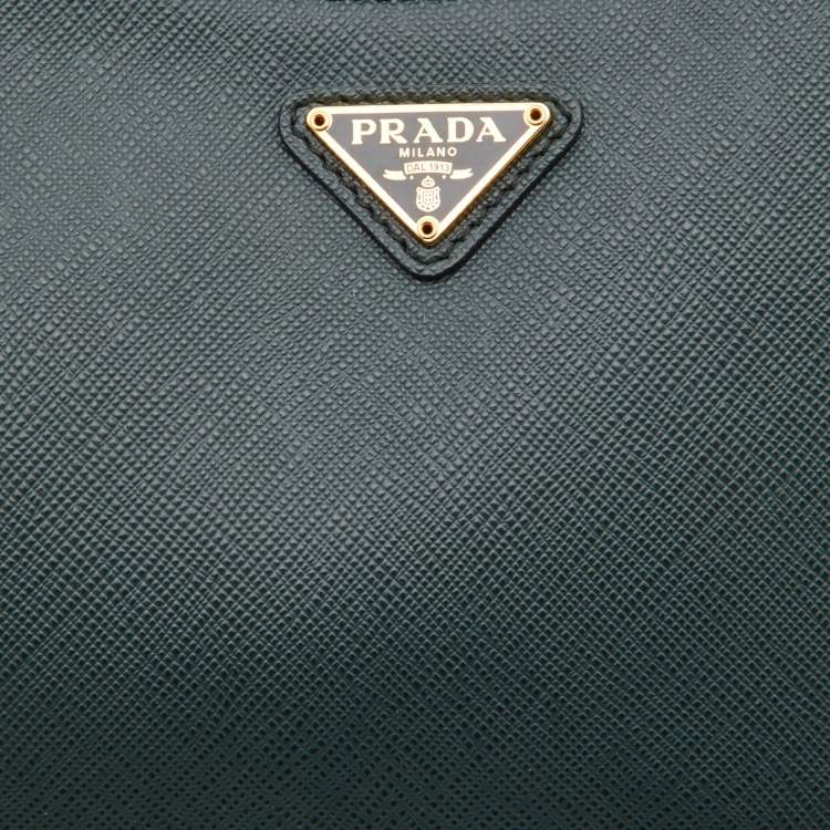 Pre Owned Prada Green Saffiano Leather Re-Edition 2005 Baguette Bag