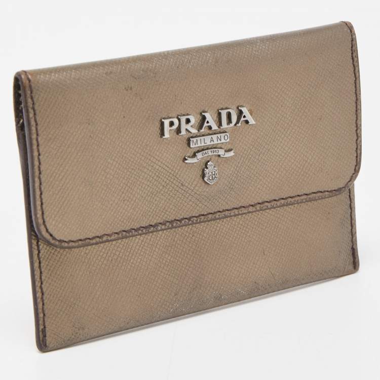 مملوكة مسبقًا Prada Metallic Saffiano Metal Leather Logo Flap Card Case