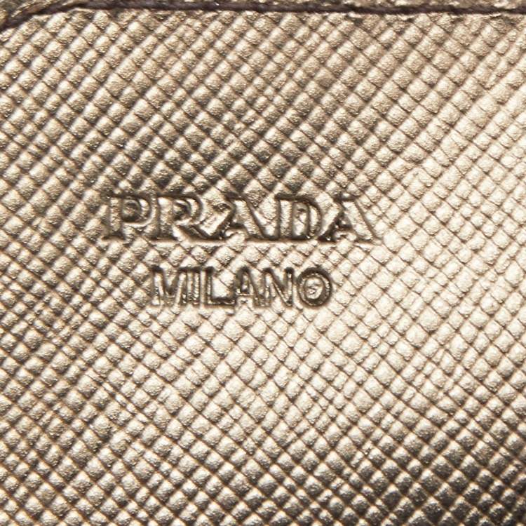 مملوكة مسبقًا Prada Metallic Saffiano Metal Leather Logo Flap Card Case