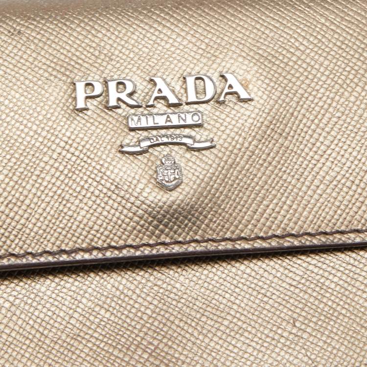 مملوكة مسبقًا Prada Metallic Saffiano Metal Leather Logo Flap Card Case