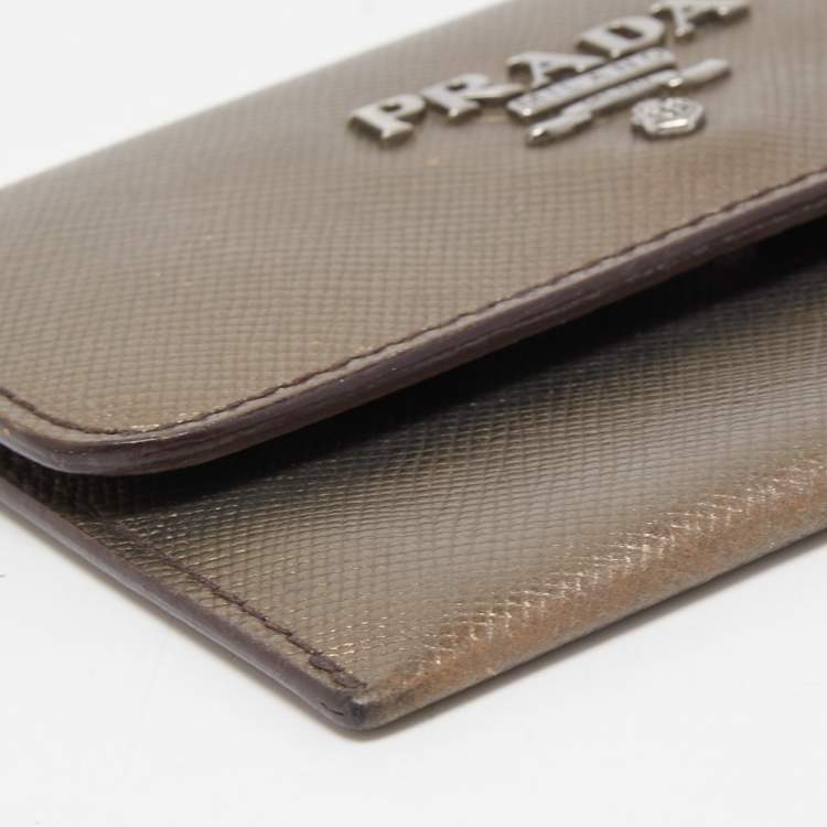 مملوكة مسبقًا Prada Metallic Saffiano Metal Leather Logo Flap Card Case