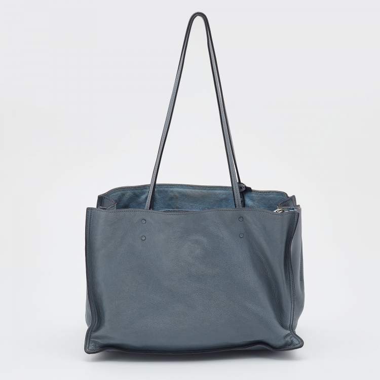 مملوكة مسبقًا Prada Light Blue Leather Etiquette Tote
