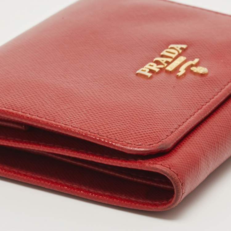 مملوكة مسبقًا Prada Red Saffiano Metal Leather Logo Trifold Compact Wallet