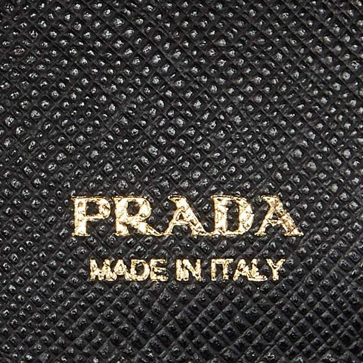 Pre Owned Prada Black Saffiano Leather Bifold Card Case