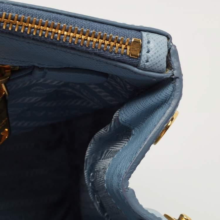 مملوكة مسبقًا Prada Sky Blue Saffiano Lux Leather Medium Double Zip Tote