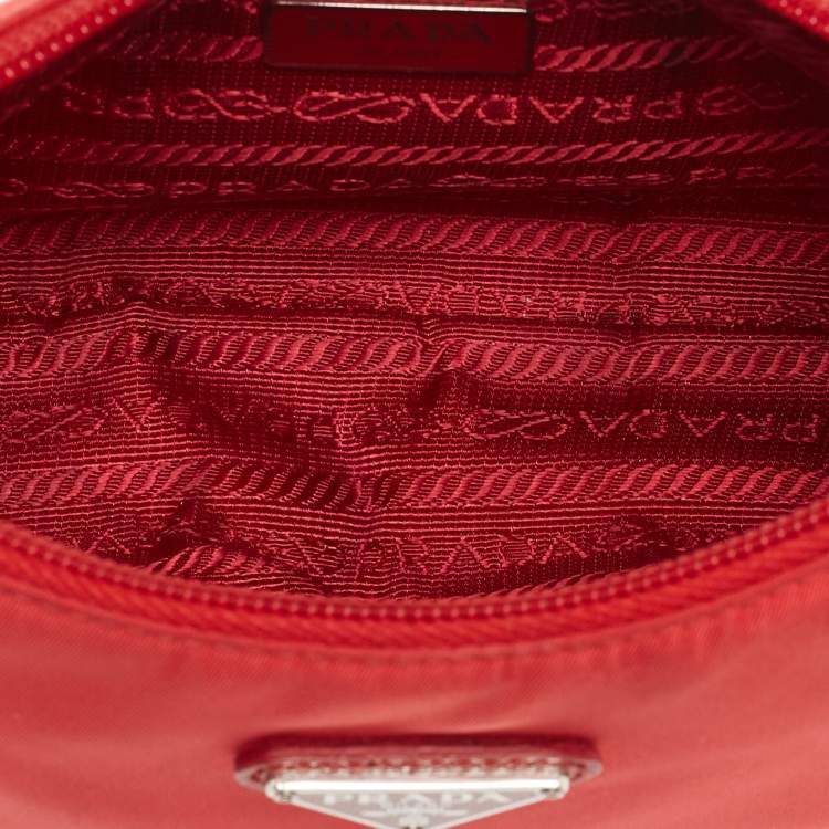 Pre Owned Prada Red Nylon Re-Edition 2000 Baguette Bag