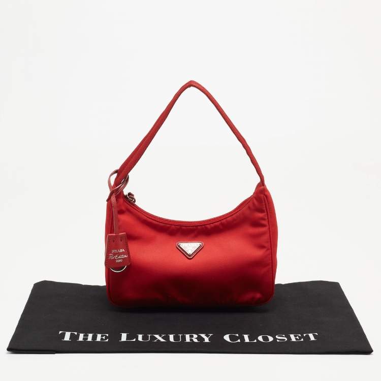 Pre Owned Prada Red Nylon Re-Edition 2000 Baguette Bag