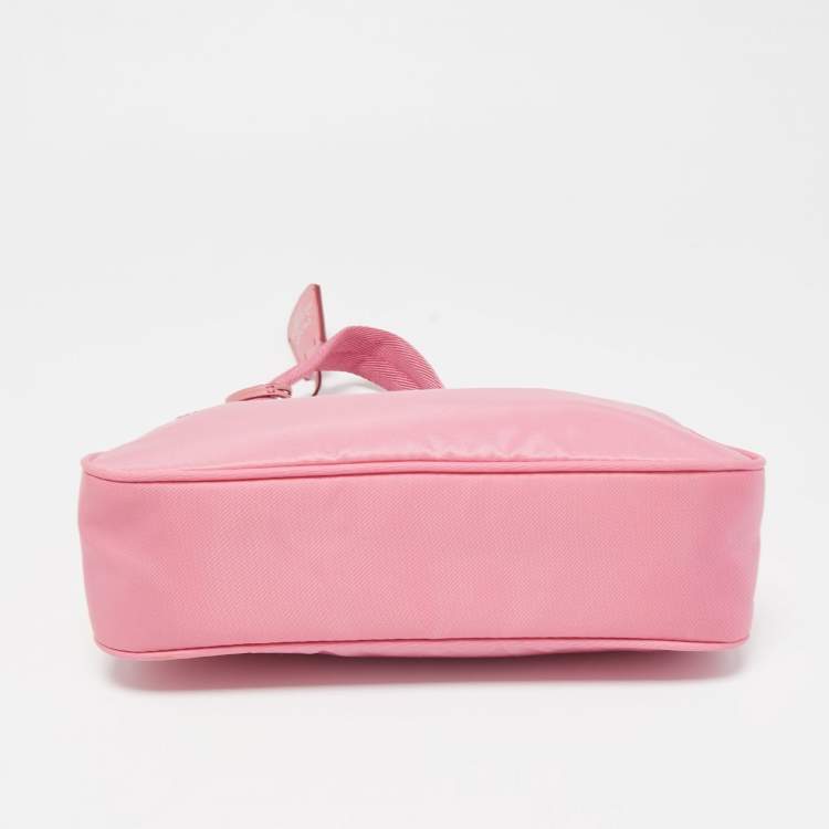 Pre Owned Prada Pink Nylon Re-Edition 2000 Baguette Bag