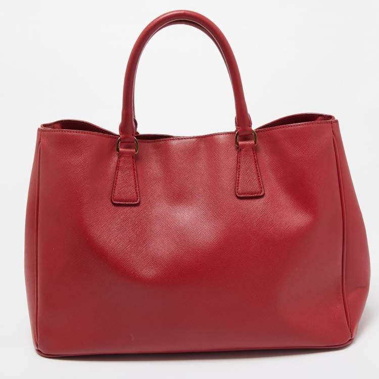 مملوكة مسبقًا Prada Red Saffiano Leather Large Galleria Tote
