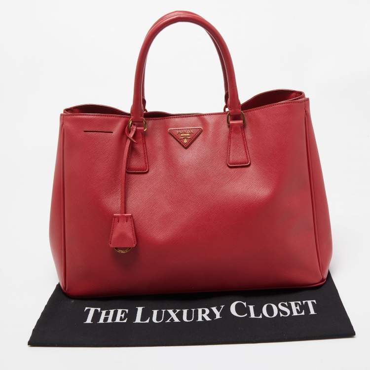 مملوكة مسبقًا Prada Red Saffiano Leather Large Galleria Tote