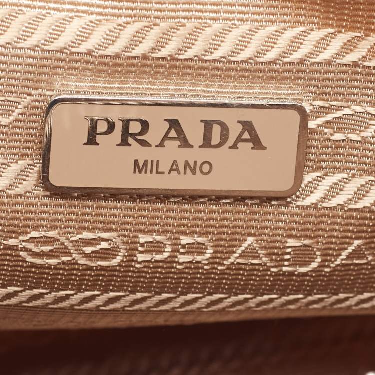 مملوكة مسبقًا Prada Beige Nylon and Leather Re-Edition 2005 Baguette Bag