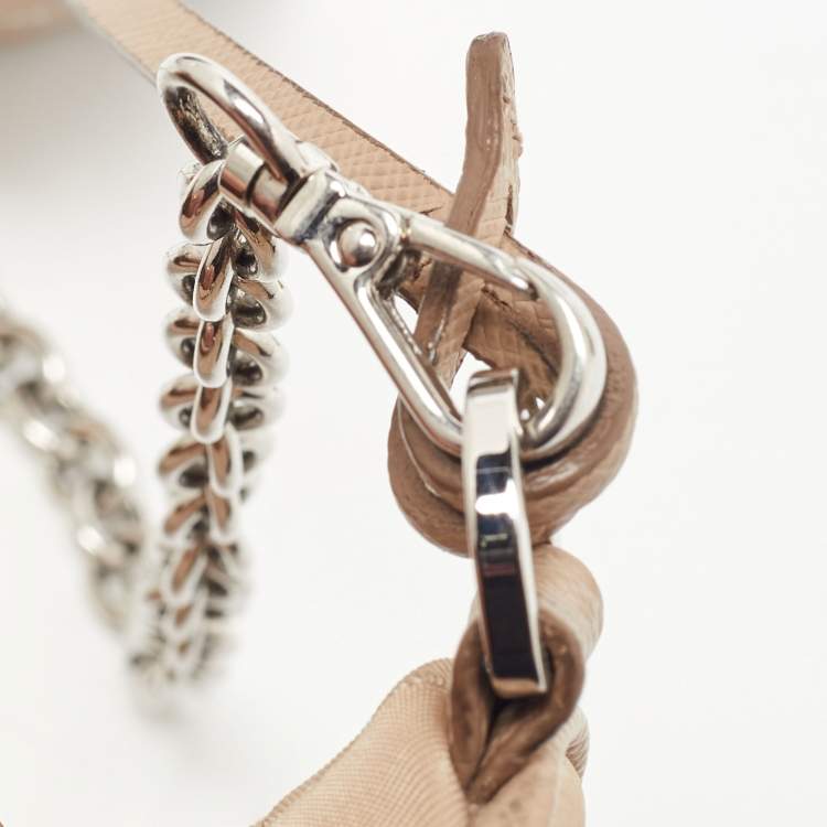 مملوكة مسبقًا Prada Beige Nylon and Leather Re-Edition 2005 Baguette Bag