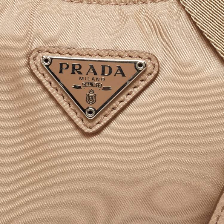 مملوكة مسبقًا Prada Beige Nylon and Leather Re-Edition 2005 Baguette Bag