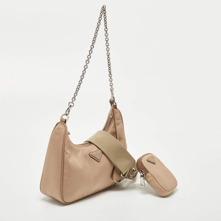 مملوكة مسبقًا Prada Beige Nylon and Leather Re-Edition 2005 Baguette Bag