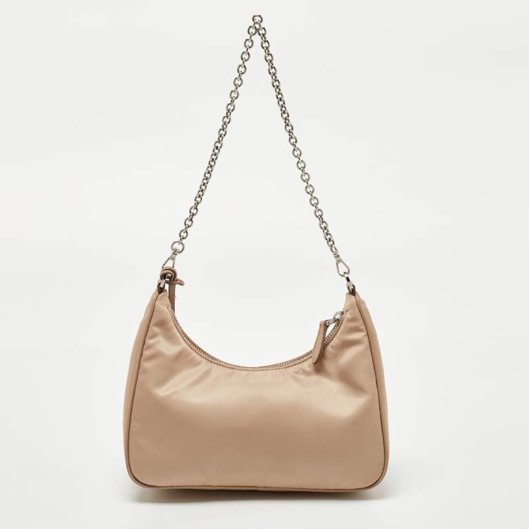 مملوكة مسبقًا Prada Beige Nylon and Leather Re-Edition 2005 Baguette Bag