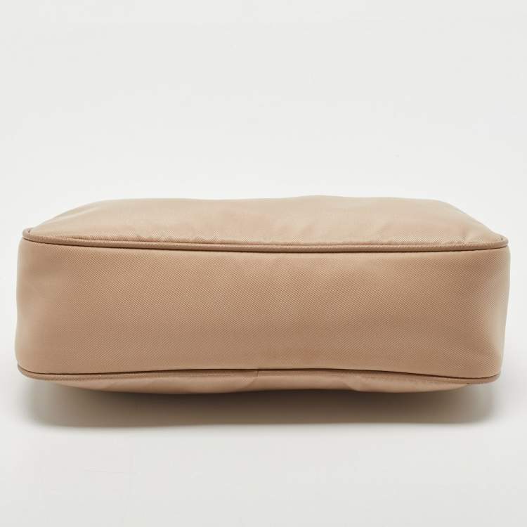 مملوكة مسبقًا Prada Beige Nylon and Leather Re-Edition 2005 Baguette Bag
