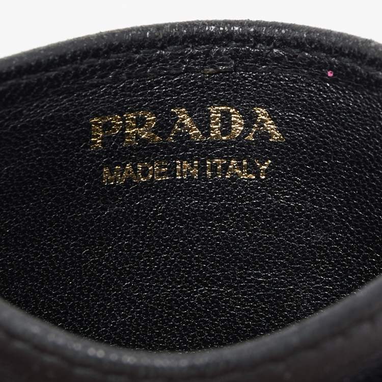 مملوكة مسبقًا Prada Black Quilted Leather Triangular Logo Card Holder 