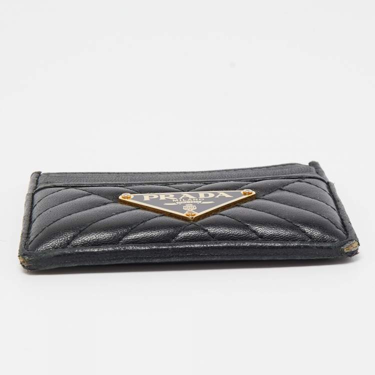 مملوكة مسبقًا Prada Black Quilted Leather Triangular Logo Card Holder 
