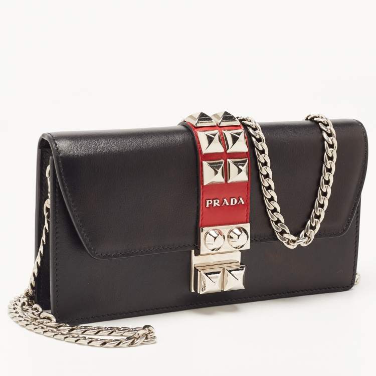 مملوكة مسبقًا Prada Black Leather Elektra Wallet On Chain
