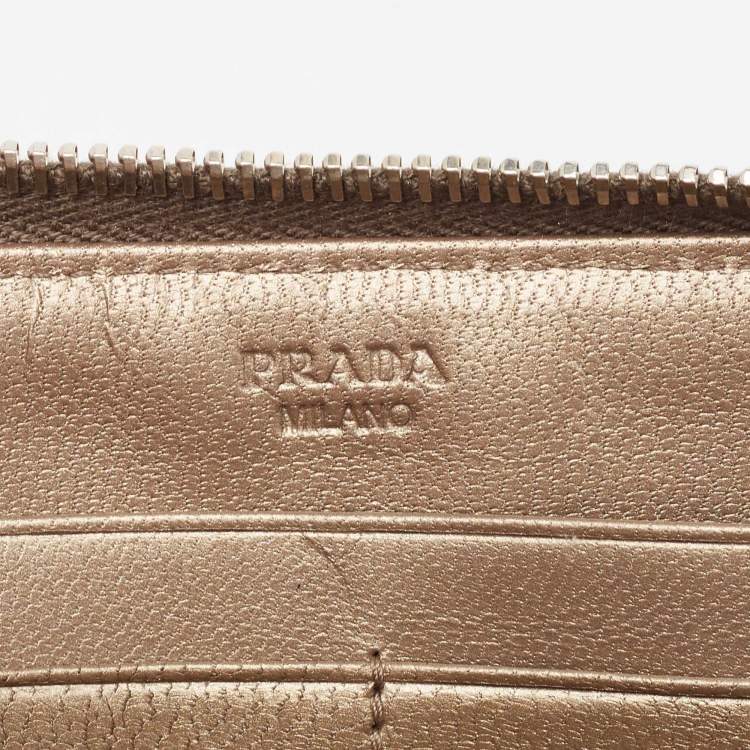 مملوكة مسبقًا Prada Gold/Silver Woven Madras Leather Zip Around Wallet