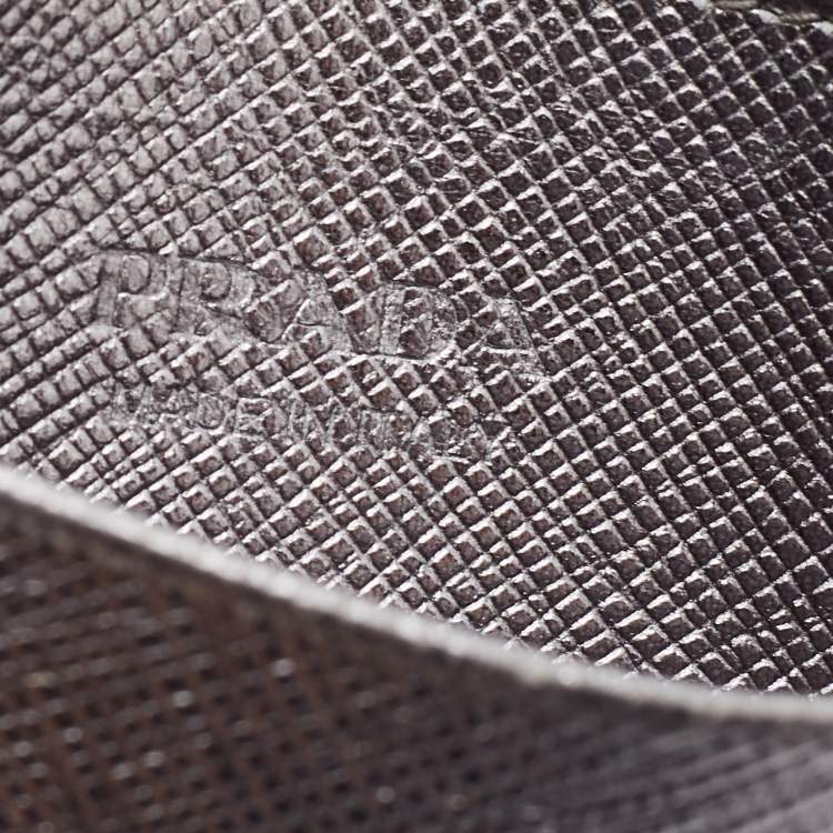 مملوكة مسبقًا Prada Metallic Silver Saffiano Leather Card Holder