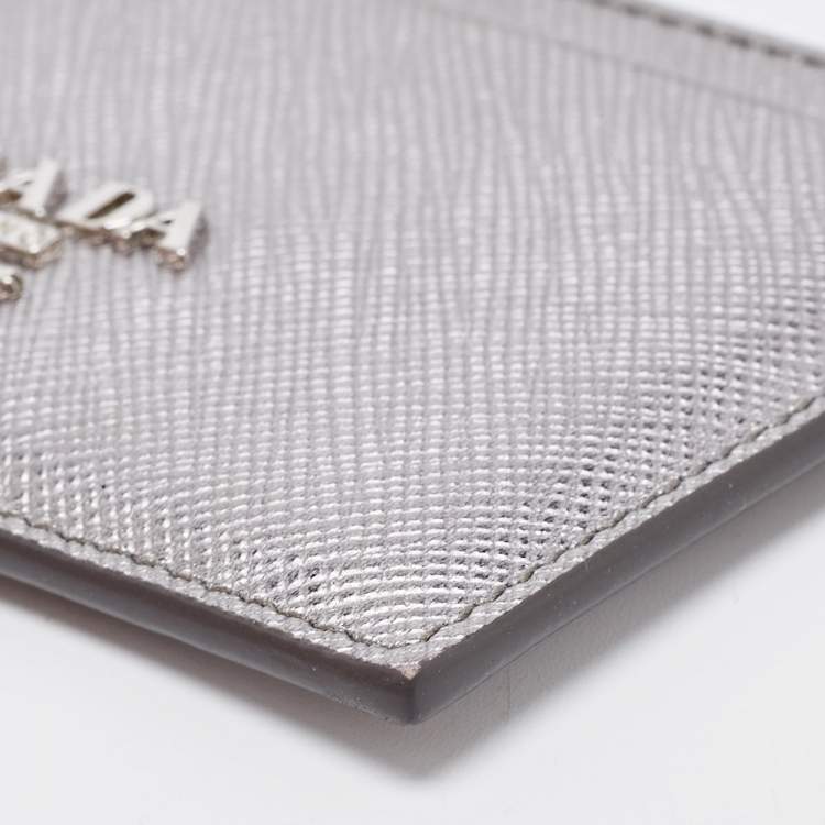 مملوكة مسبقًا Prada Metallic Silver Saffiano Leather Card Holder