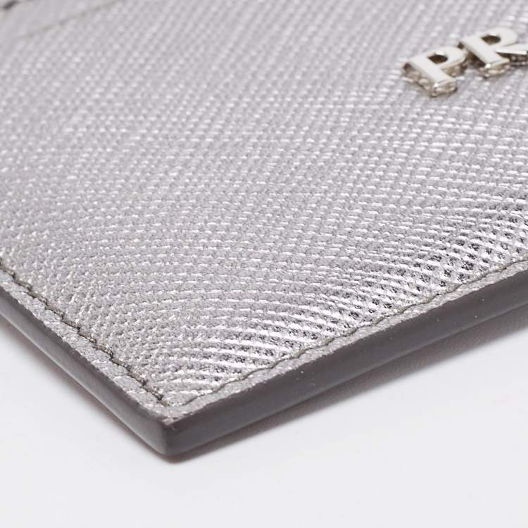 مملوكة مسبقًا Prada Metallic Silver Saffiano Leather Card Holder