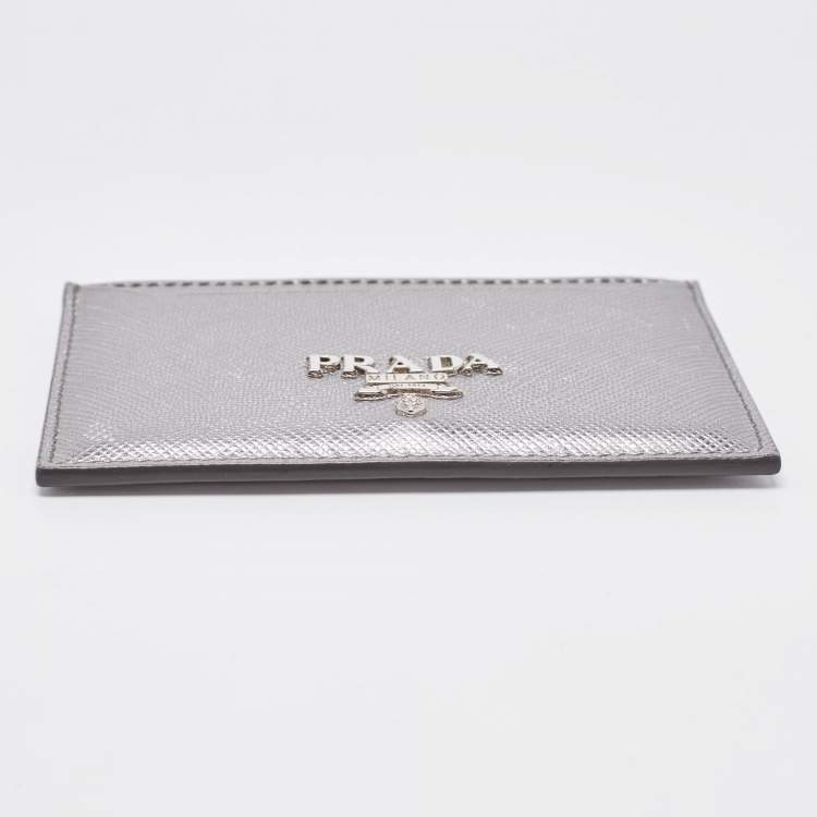 مملوكة مسبقًا Prada Metallic Silver Saffiano Leather Card Holder