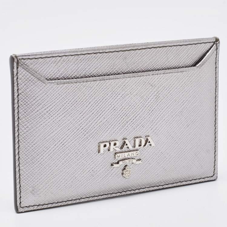 مملوكة مسبقًا Prada Metallic Silver Saffiano Leather Card Holder