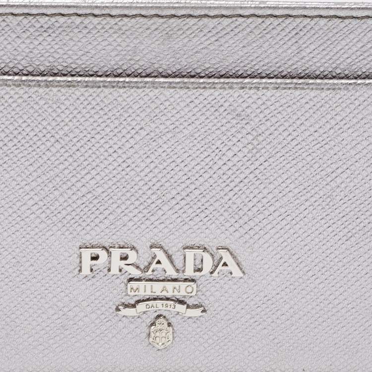 مملوكة مسبقًا Prada Metallic Silver Saffiano Leather Card Holder