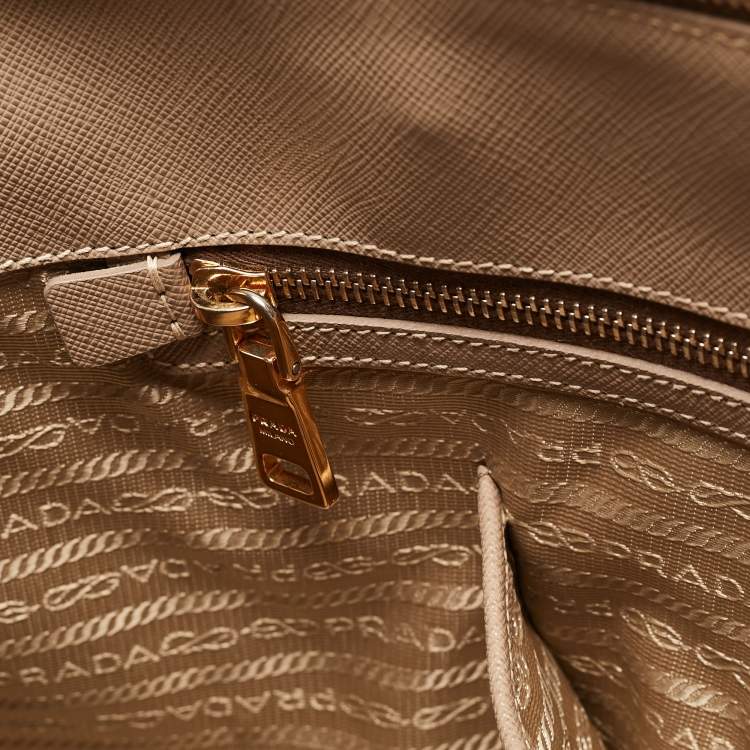 مملوكة مسبقًا Prada Beige Saffiano Lux Leather Large Promenade Satchel