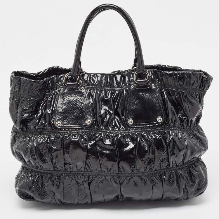 Logo patent leather tote in black - Prada