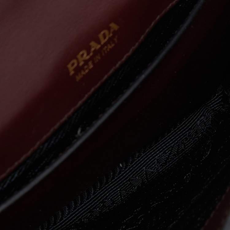 مملوكة مسبقًا Prada Burgundy/Black Leather Cahier Convertible Belt Bag