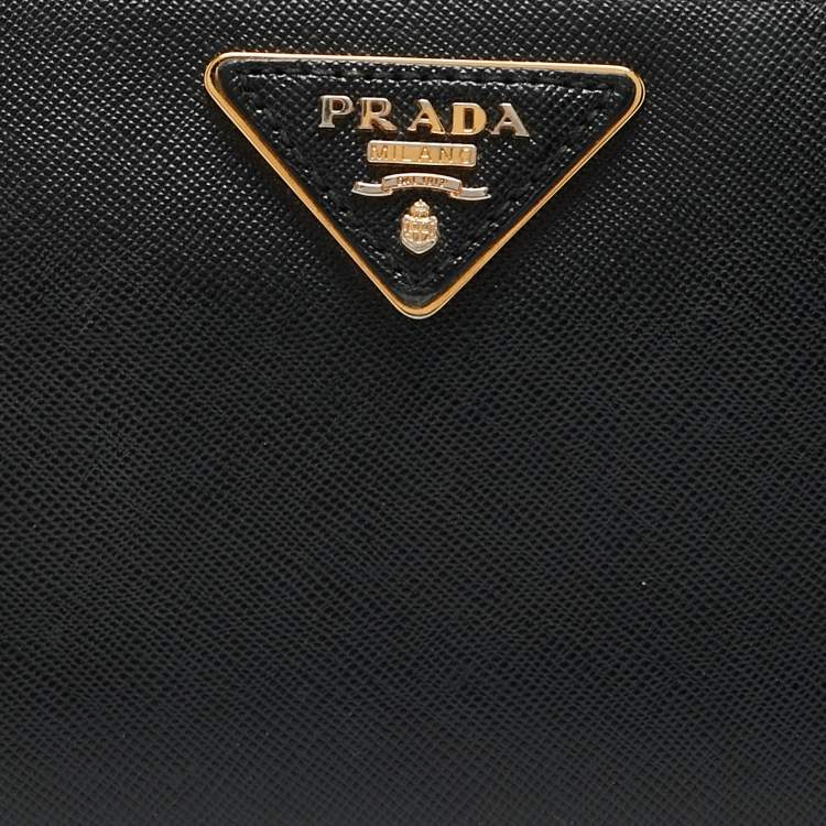 مملوكة مسبقًا Prada Black Saffiano Leather Zip Around Wallet