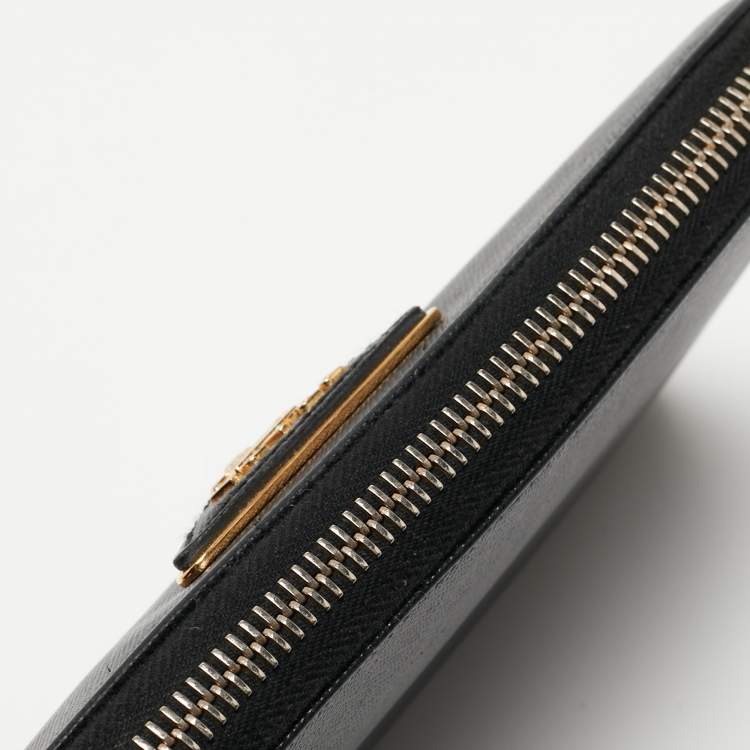 مملوكة مسبقًا Prada Black Saffiano Leather Zip Around Wallet