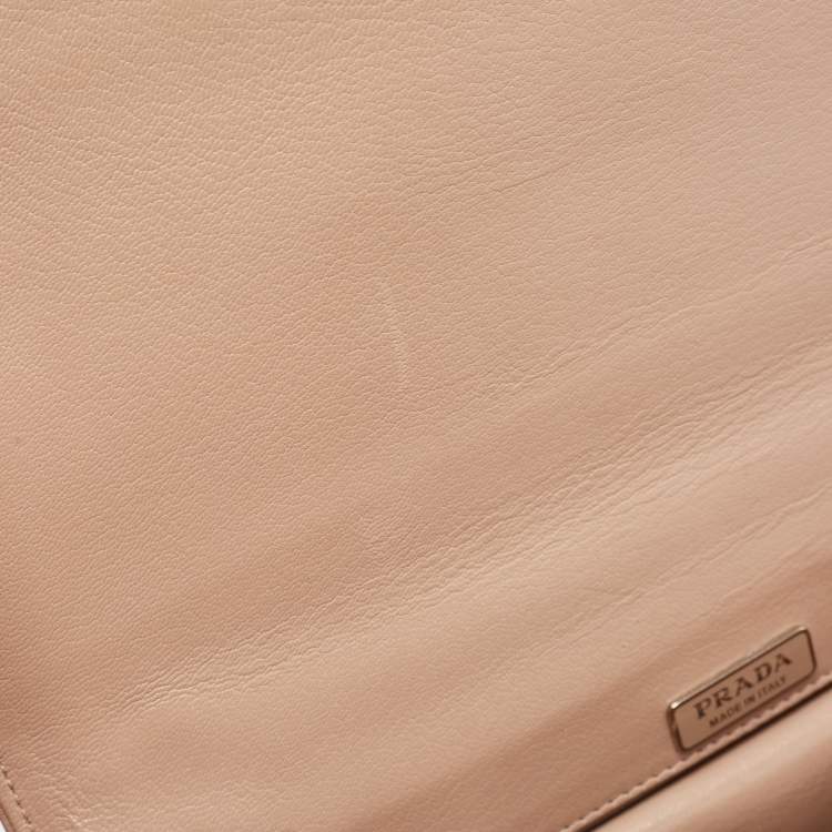 مملوكة مسبقًا Prada Beige Madras Woven Leather Chain Flap Bag