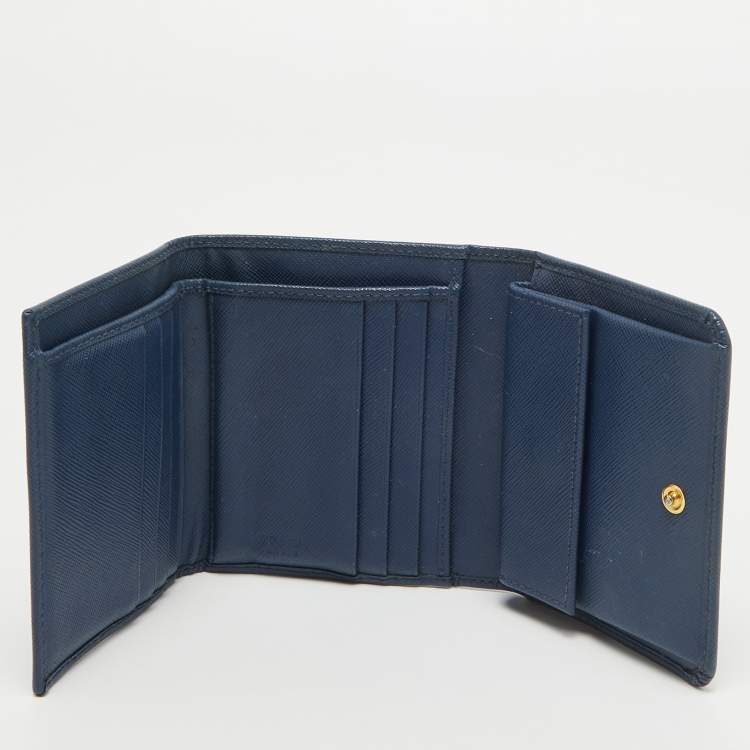 مملوكة مسبقًا Prada Blue Saffiano Leather Trifold Wallet