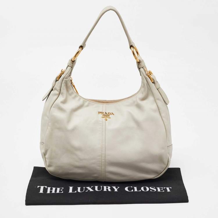 Pre Owned Prada Off White Vitello Daino Leather Zip Hobo
