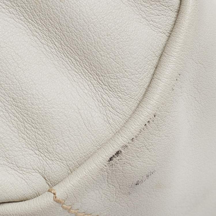 Pre Owned Prada Off White Vitello Daino Leather Zip Hobo