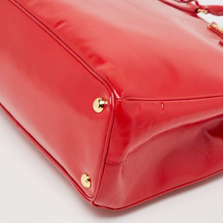 Pre Owned Prada Red Saffiano Vernice Leather Galleria Tote