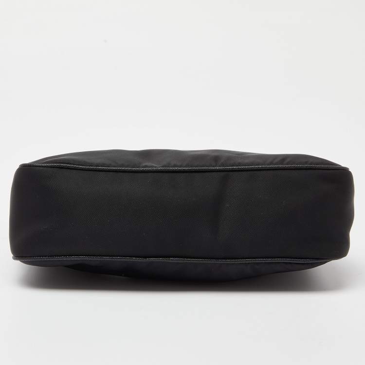 Pre Owned Prada Black Nylon and Leathre Re-Edition 2005 Baguette Bag
